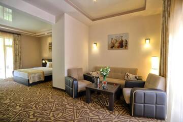 Фото номера Двухместный номер Делюкс с 1 кроватью Отель Aghveran Ararat Resort Hotel г. Арзакан 4
